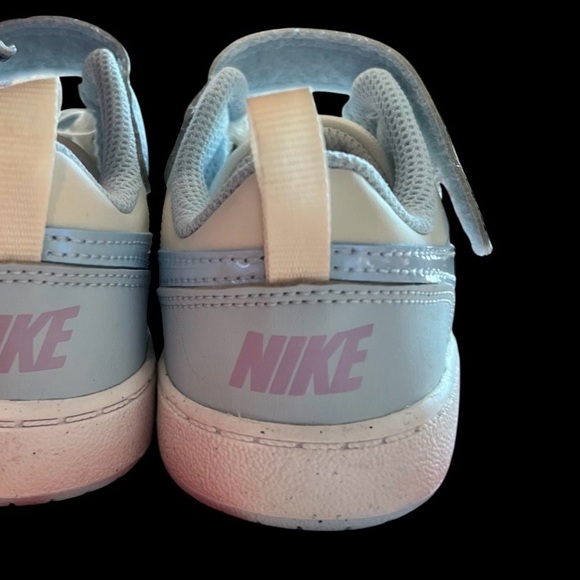 Nike Sneakers NWT - Picture 2 of 4